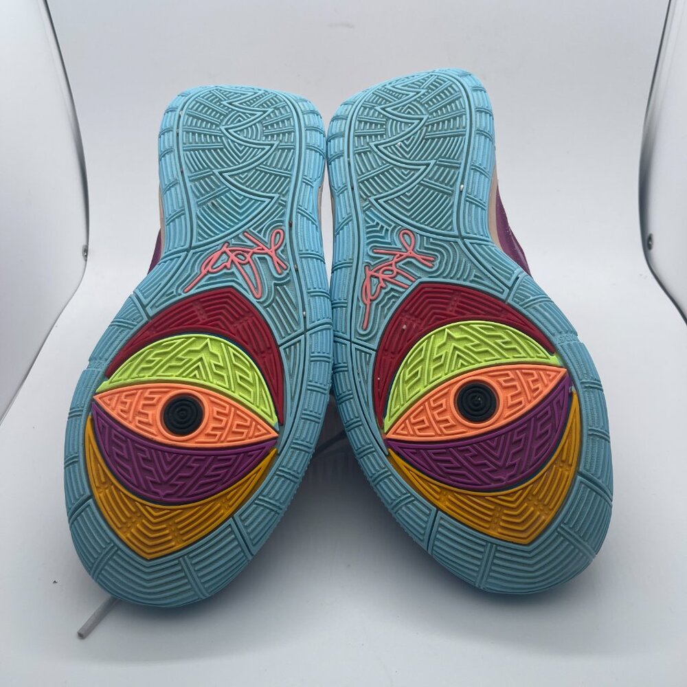 Boys Nike Kyrie 6 Preheat Collection Heal the World Sneakers Size 5Y - Picture 4 of 4